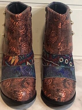 Source Unknown | Shoes | Chic White Ankle Boots Western Ish  display picture 3